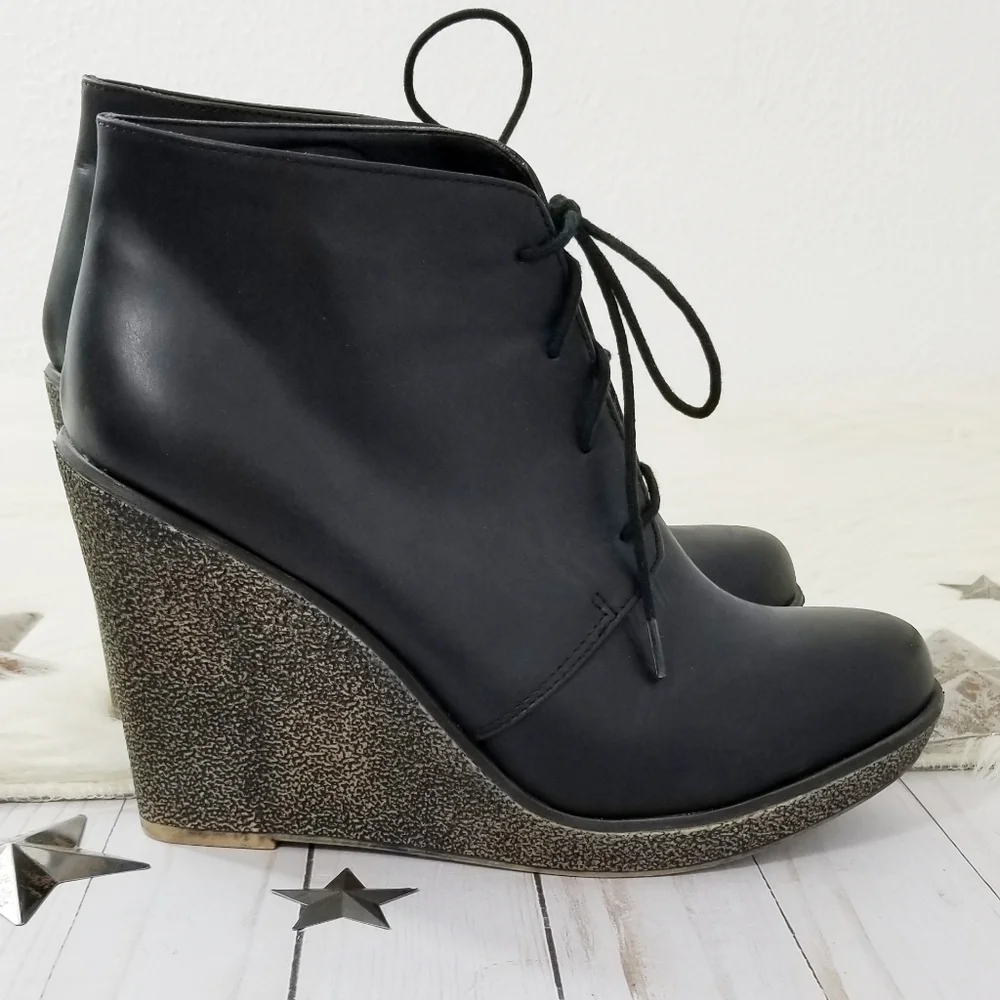 Kelsi Dagger Fortune wedge ankle boots black lace-up Women's Size 9.5